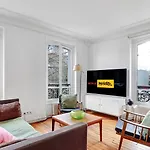 Hawkins Suite Park View In Paris
