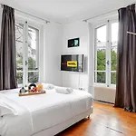Hawkins Suite Park View In Paris