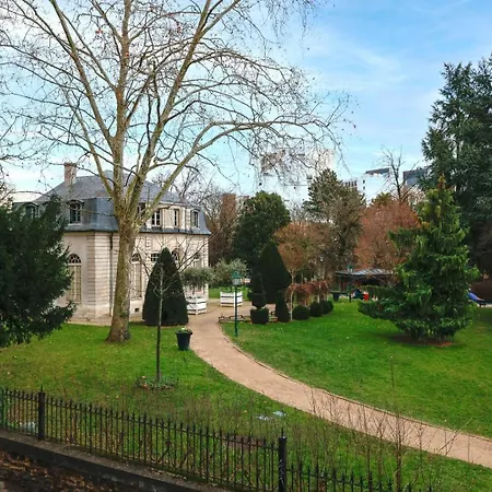Hawkins Park View In Apartment