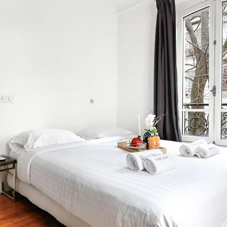 Hawkins Park View In Apartment Paris
