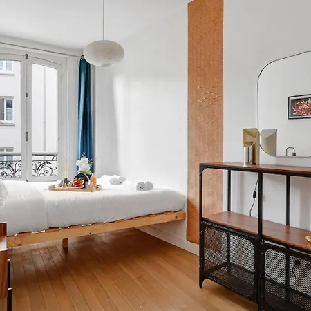 Hawkins Park View In Apartment Paris